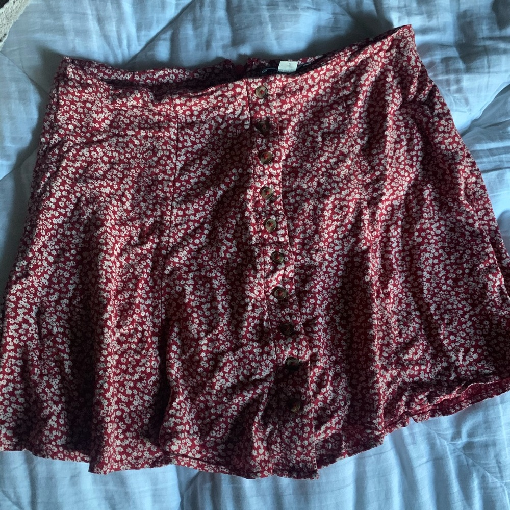 Red flowery mini skirt